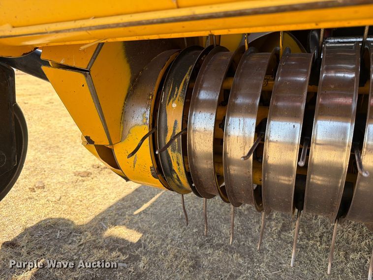 image for item EW4101 2015 New Holland RB560 round baler