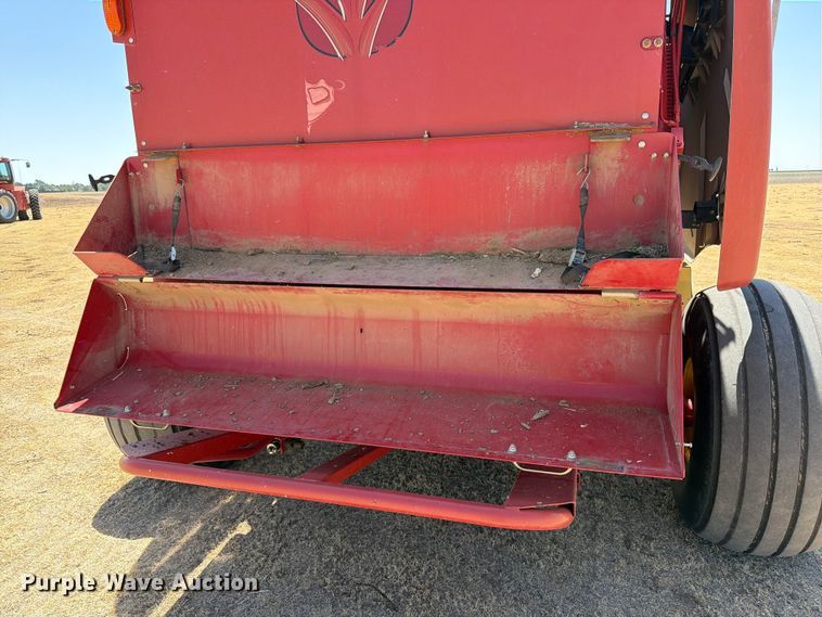 image for item EW4101 2015 New Holland RB560 round baler