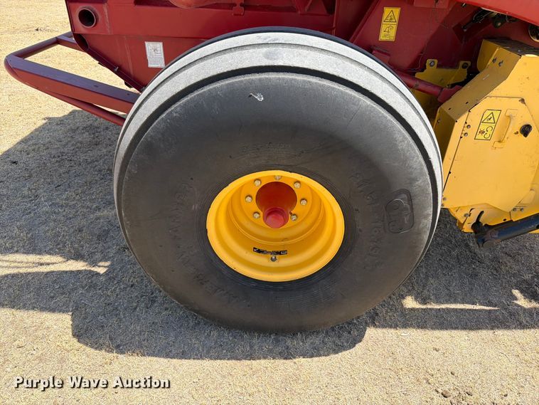 image for item EW4101 2015 New Holland RB560 round baler