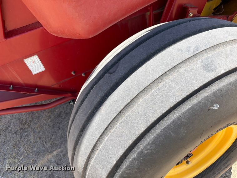 image for item EW4101 2015 New Holland RB560 round baler