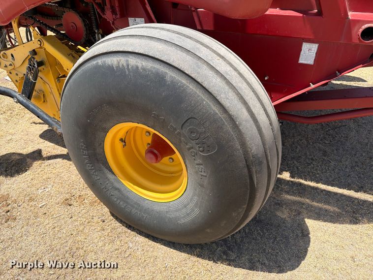 image for item EW4101 2015 New Holland RB560 round baler