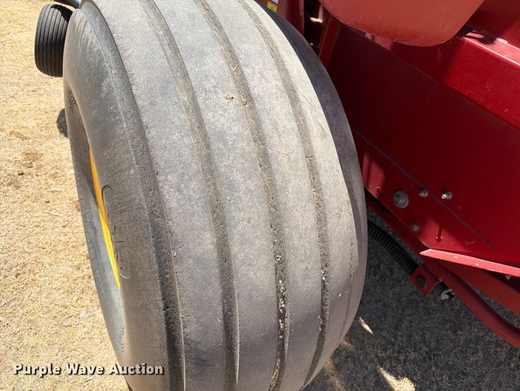 image for item EW4101 2015 New Holland RB560 round baler