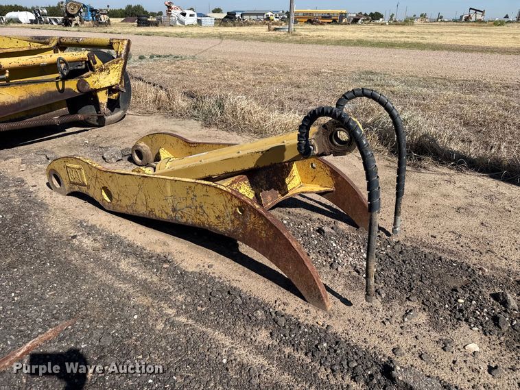 Caterpillar excavator thumb