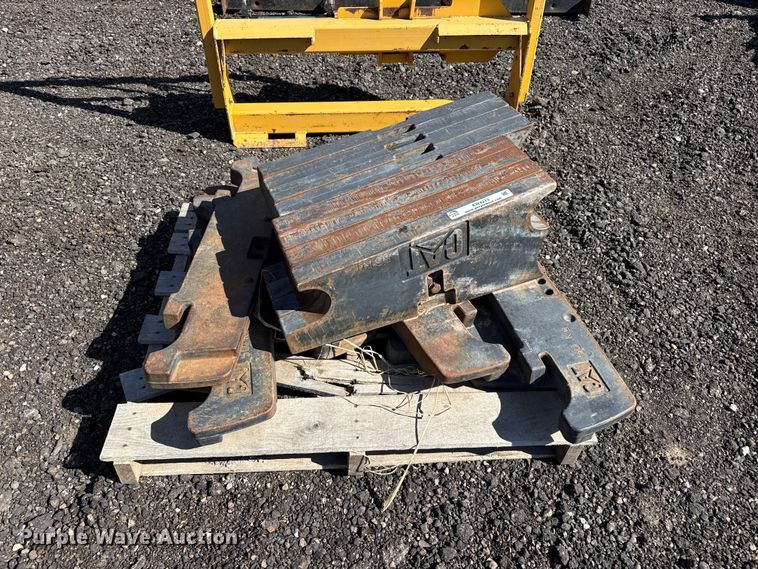 image for item EW4213 Caterpillar tracked tractor weights