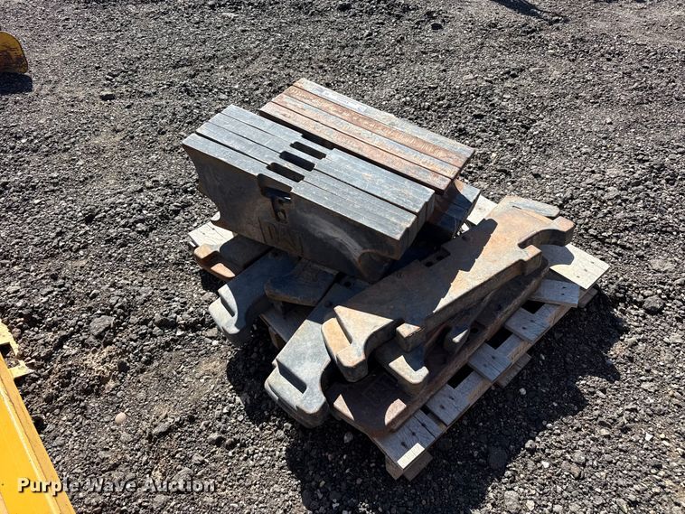 image for item EW4213 Caterpillar tracked tractor weights