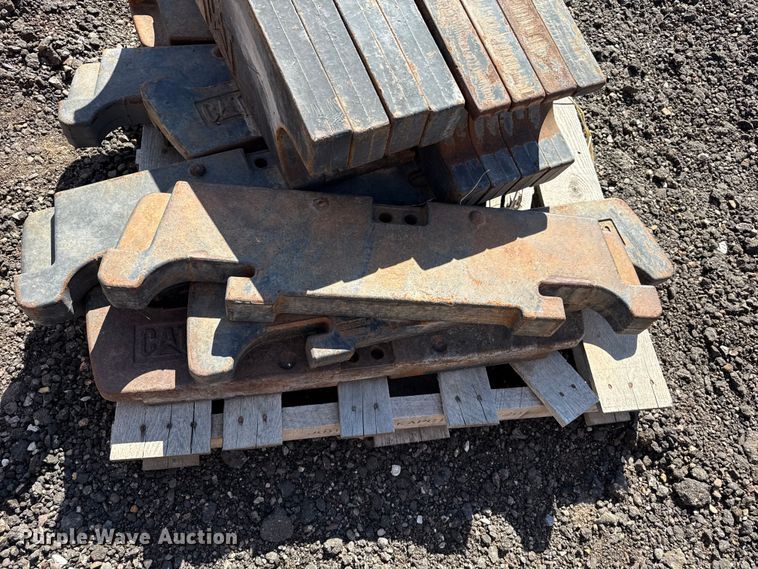 image for item EW4213 Caterpillar tracked tractor weights