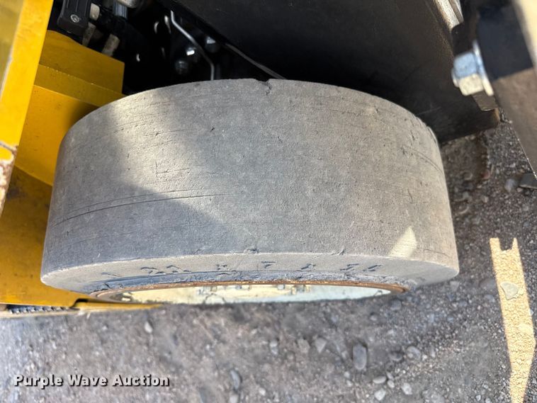 image for item EW4225 Yale GLC050VXNDAE085 forklift