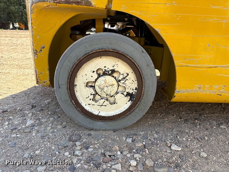 image for item EW4225 Yale GLC050VXNDAE085 forklift