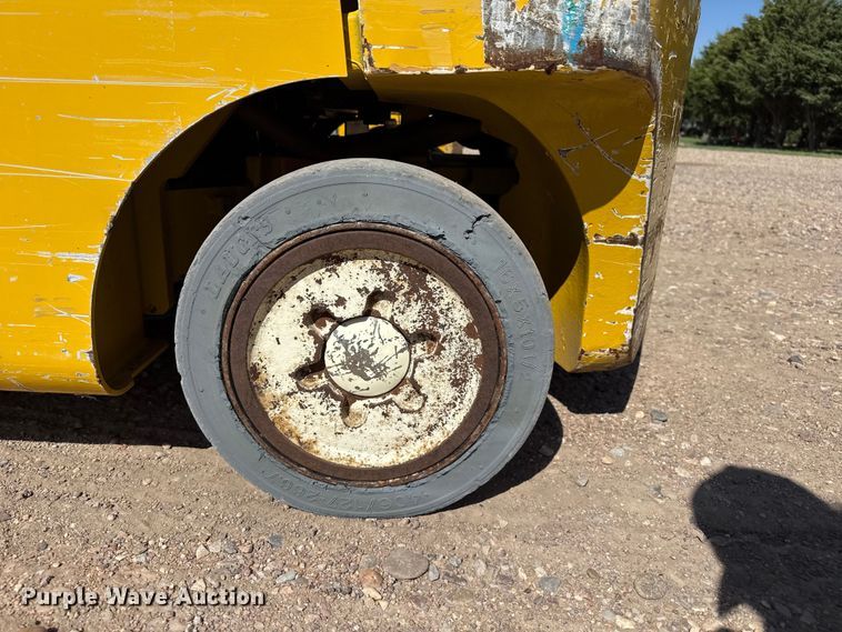 image for item EW4225 Yale GLC050VXNDAE085 forklift