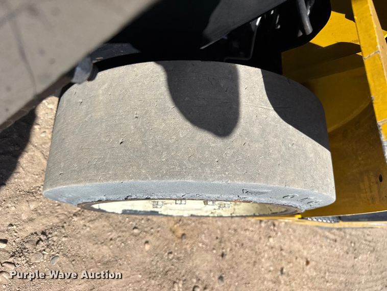 image for item EW4225 Yale GLC050VXNDAE085 forklift