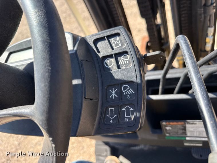 image for item EW4226 Yale GLC040SVXNUSE082 forklift