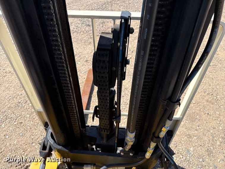 image for item EW4226 Yale GLC040SVXNUSE082 forklift