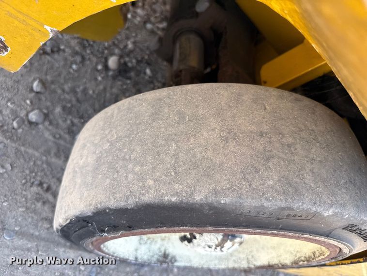 image for item EW4226 Yale GLC040SVXNUSE082 forklift