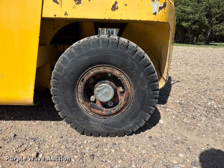 image for item EW4230 1991 Hyster H50XL forklift