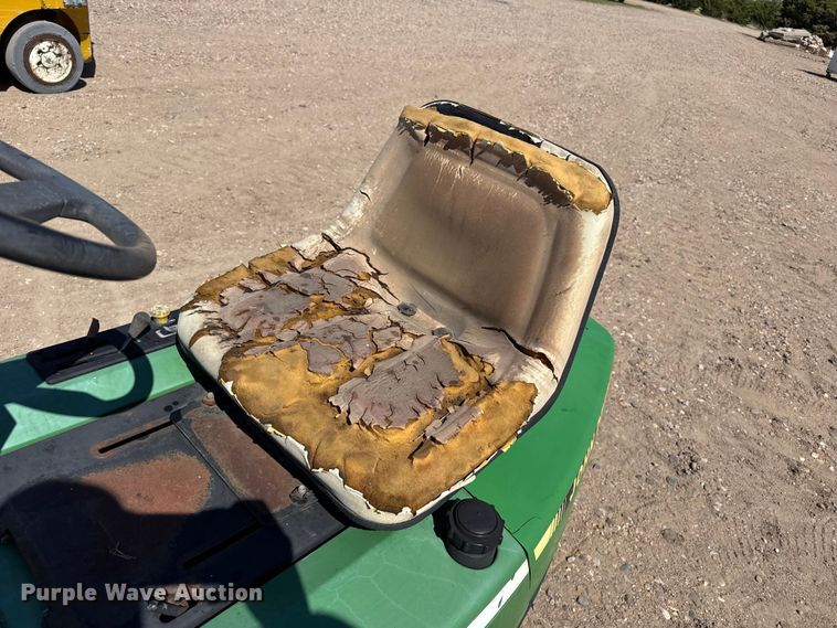 image for item EW4231 John Deere F525 lawn mower