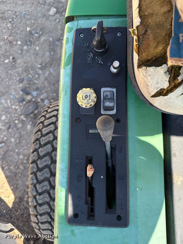image for item EW4231 John Deere F525 lawn mower