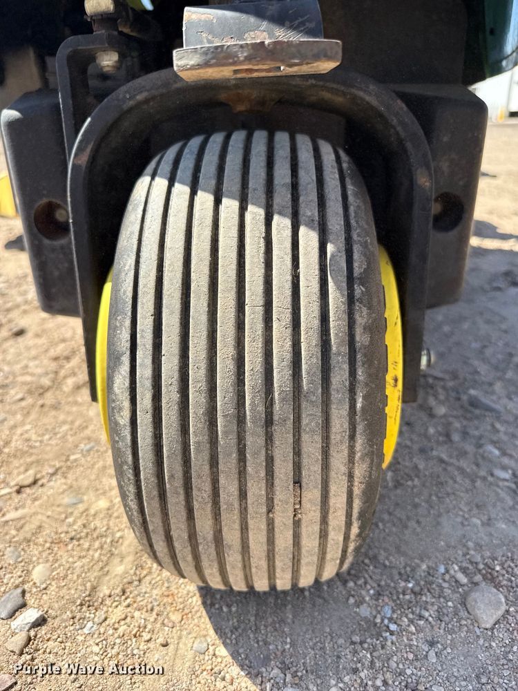 image for item EW4231 John Deere F525 lawn mower