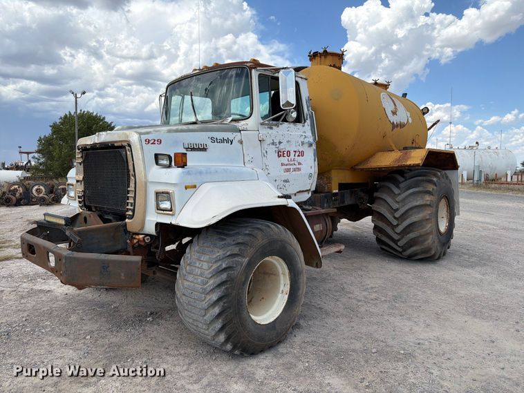 1990 Ford LN8000 applicator truck