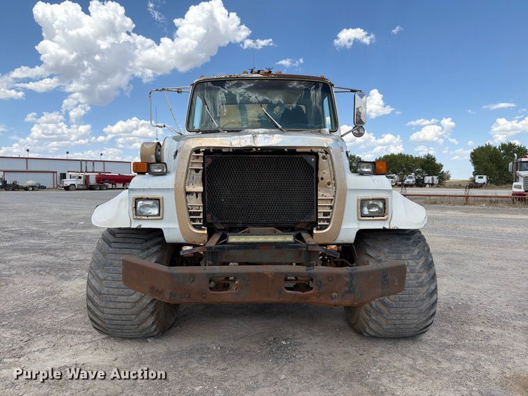 image for item EW8686 1990 Ford LN8000 applicator truck