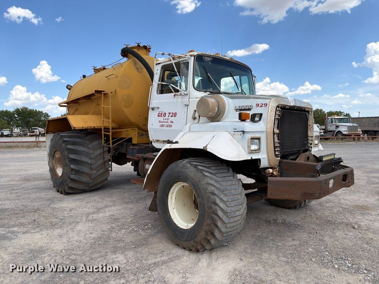 image for item EW8686 1990 Ford LN8000 applicator truck