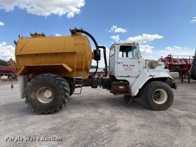 image for item EW8686 1990 Ford LN8000 applicator truck
