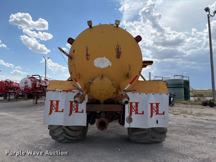 image for item EW8686 1990 Ford LN8000 applicator truck