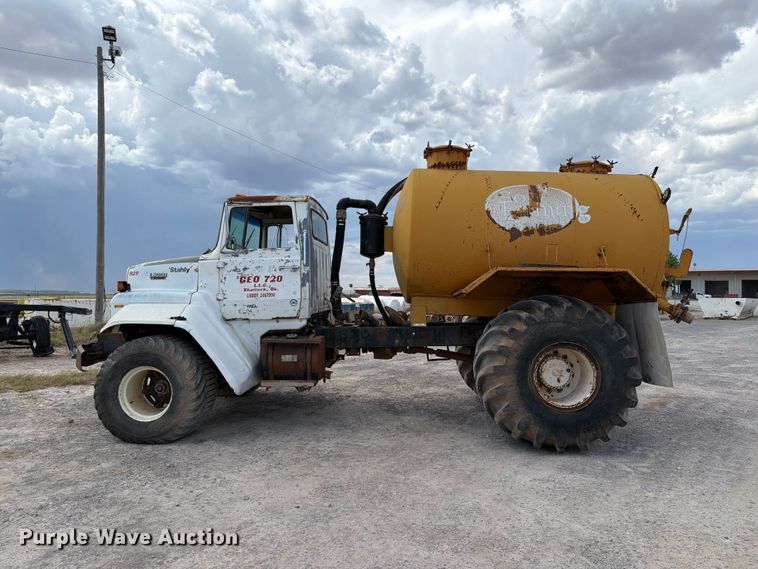 image for item EW8686 1990 Ford LN8000 applicator truck