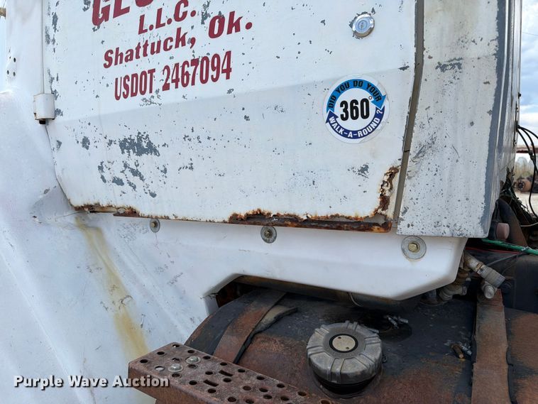 image for item EW8686 1990 Ford LN8000 applicator truck