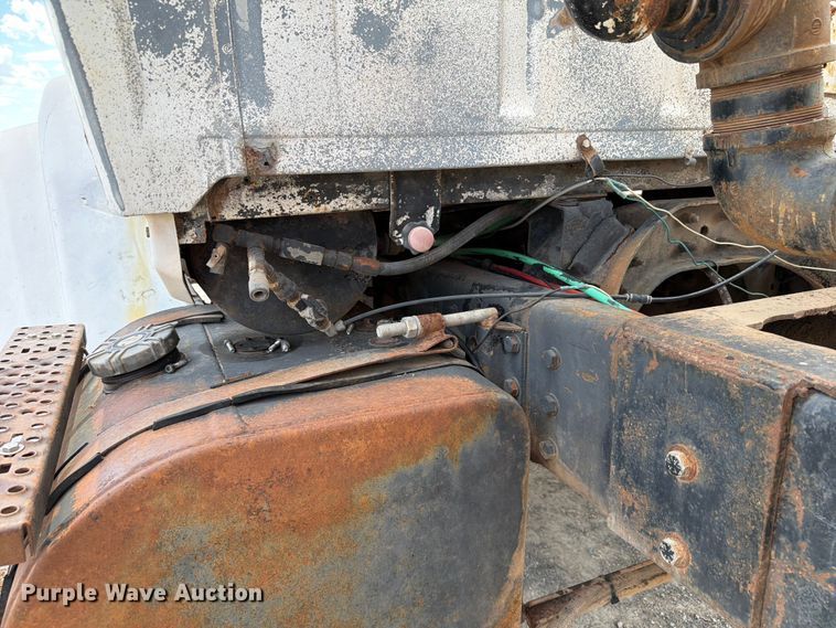image for item EW8686 1990 Ford LN8000 applicator truck