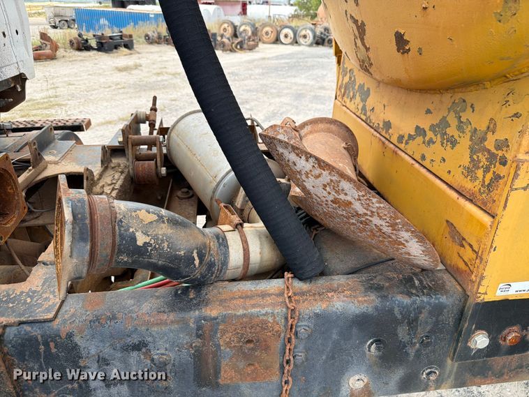 image for item EW8686 1990 Ford LN8000 applicator truck