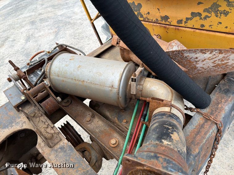 image for item EW8686 1990 Ford LN8000 applicator truck