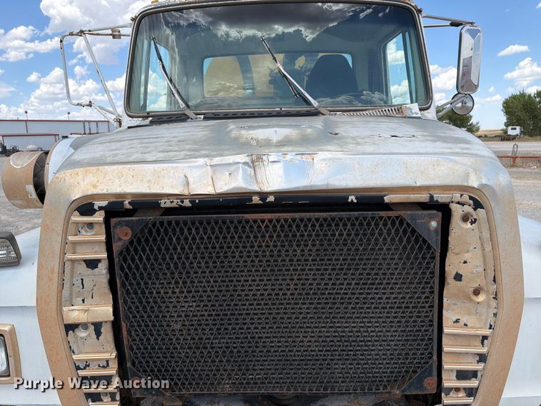 image for item EW8686 1990 Ford LN8000 applicator truck