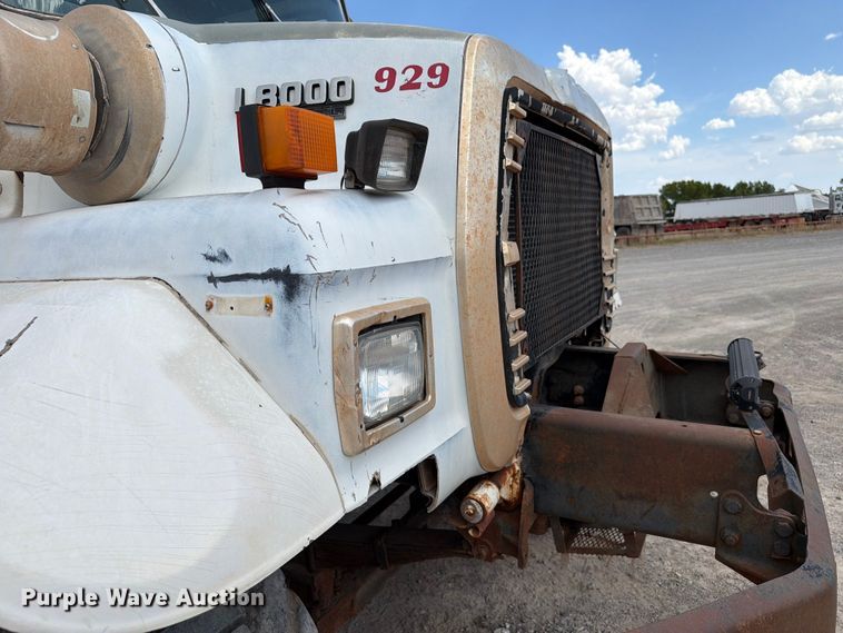 image for item EW8686 1990 Ford LN8000 applicator truck