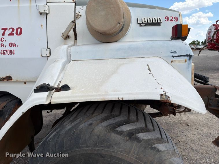 image for item EW8686 1990 Ford LN8000 applicator truck