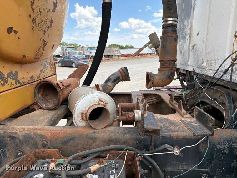 image for item EW8686 1990 Ford LN8000 applicator truck