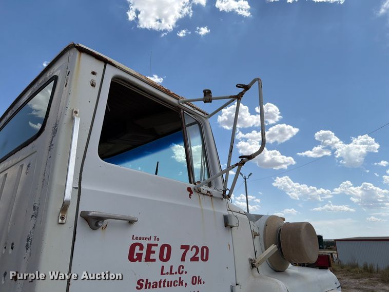 image for item EW8686 1990 Ford LN8000 applicator truck