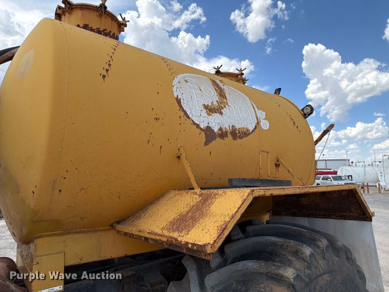 image for item EW8686 1990 Ford LN8000 applicator truck