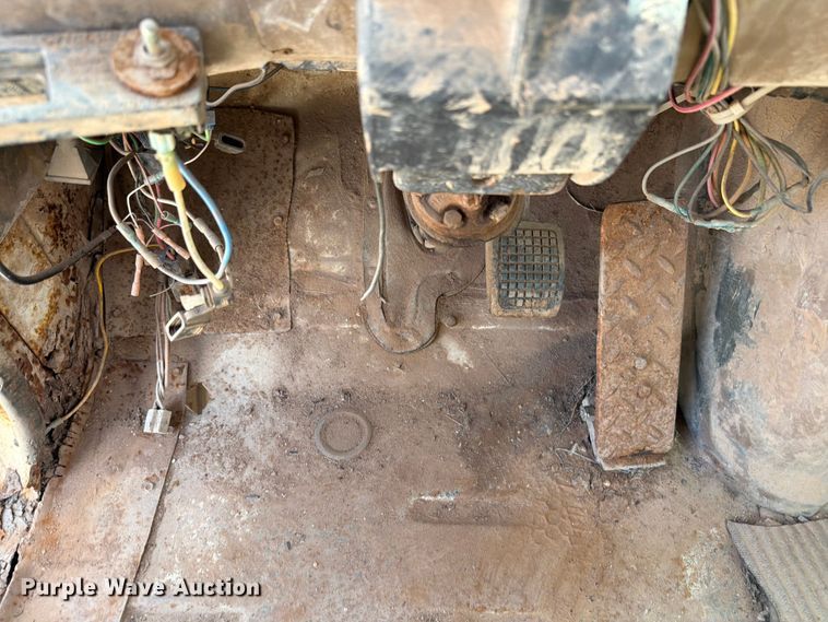 image for item EW8686 1990 Ford LN8000 applicator truck