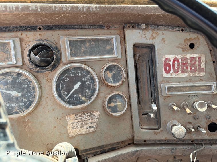 image for item EW8686 1990 Ford LN8000 applicator truck