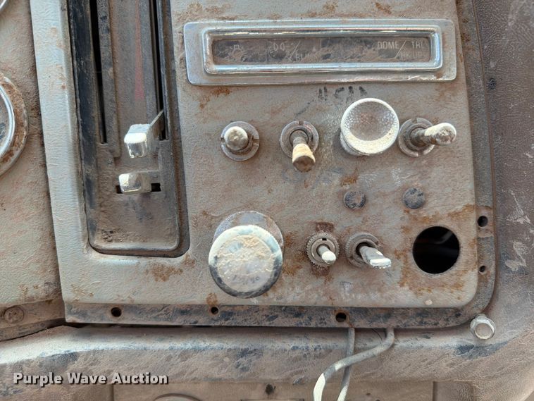 image for item EW8686 1990 Ford LN8000 applicator truck