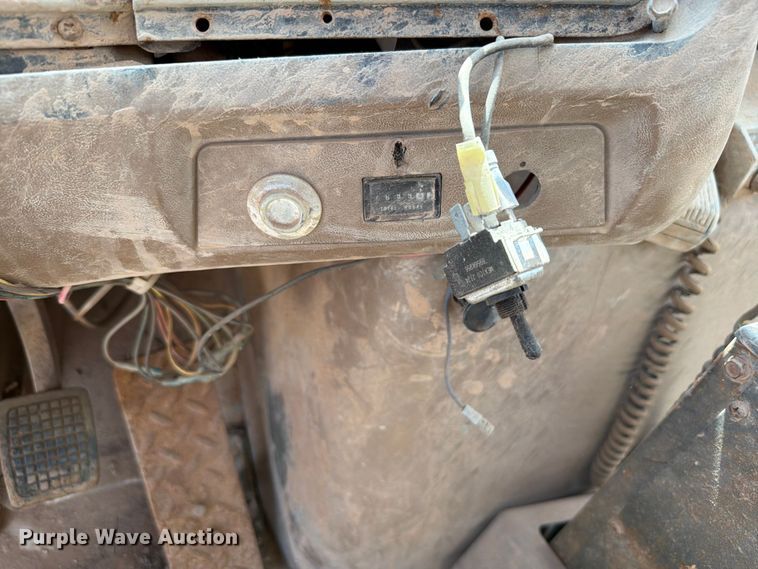 image for item EW8686 1990 Ford LN8000 applicator truck