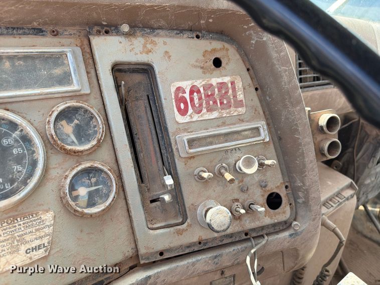 image for item EW8686 1990 Ford LN8000 applicator truck
