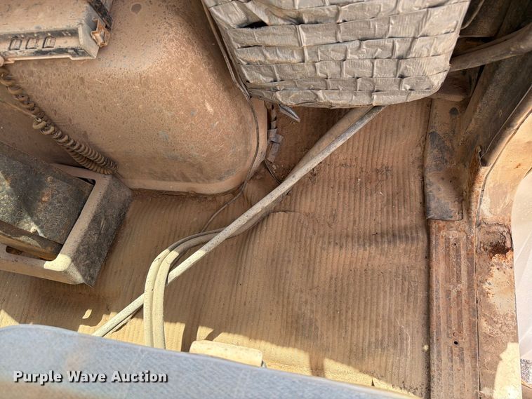 image for item EW8686 1990 Ford LN8000 applicator truck