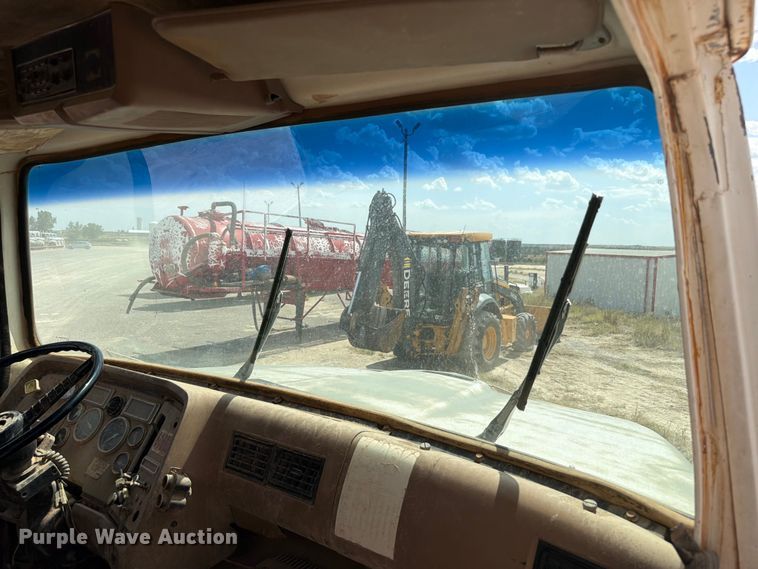 image for item EW8686 1990 Ford LN8000 applicator truck