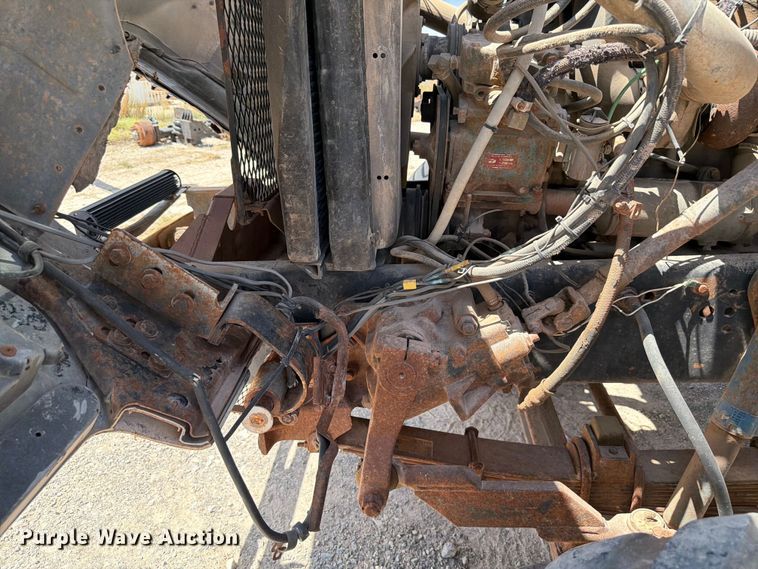 image for item EW8686 1990 Ford LN8000 applicator truck