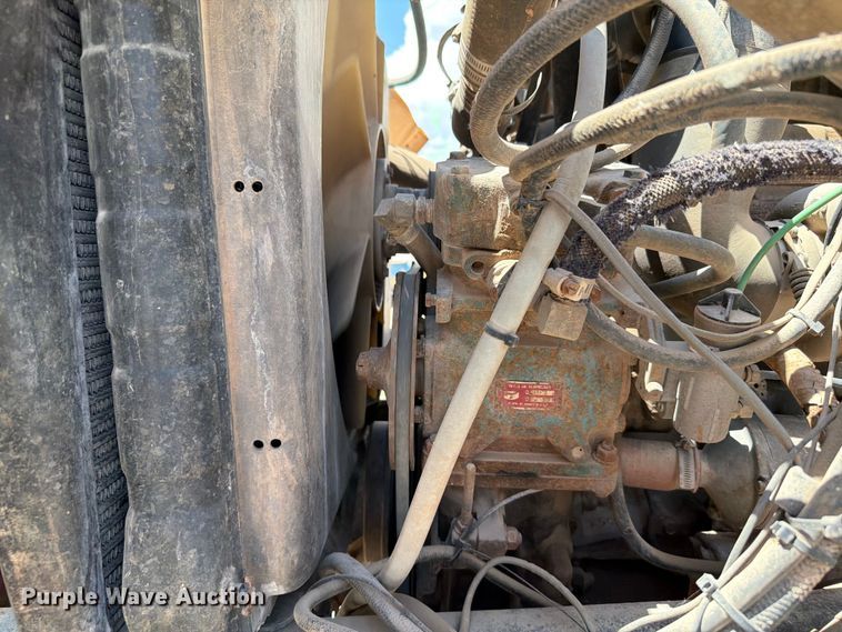 image for item EW8686 1990 Ford LN8000 applicator truck