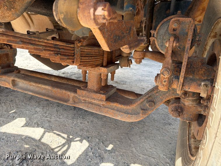 image for item EW8686 1990 Ford LN8000 applicator truck