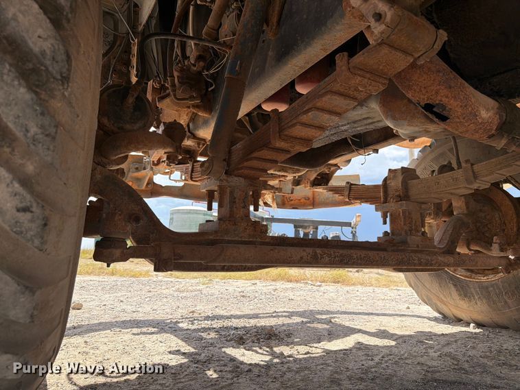 image for item EW8686 1990 Ford LN8000 applicator truck