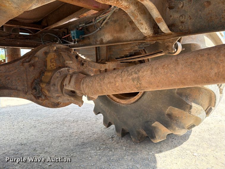 image for item EW8686 1990 Ford LN8000 applicator truck