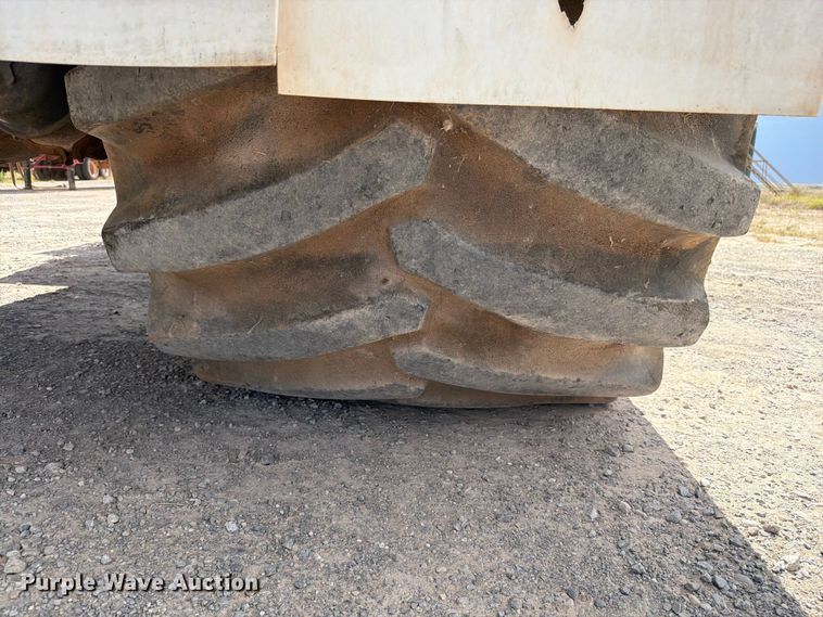 image for item EW8686 1990 Ford LN8000 applicator truck